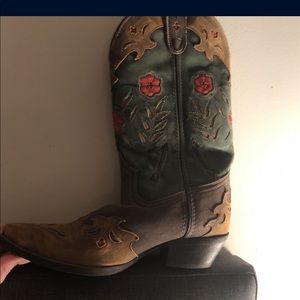 Laredo cowgirl boots